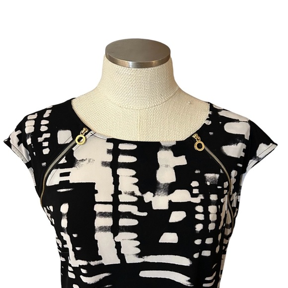 Calvin Klein Sleeveless Black and White Blouse with Decorative Gold Zippers - Picture 3 of 5